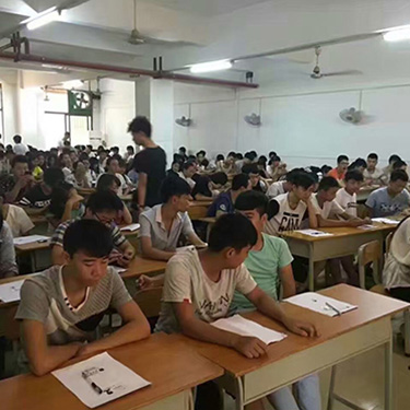 現(xiàn)場(chǎng)招聘